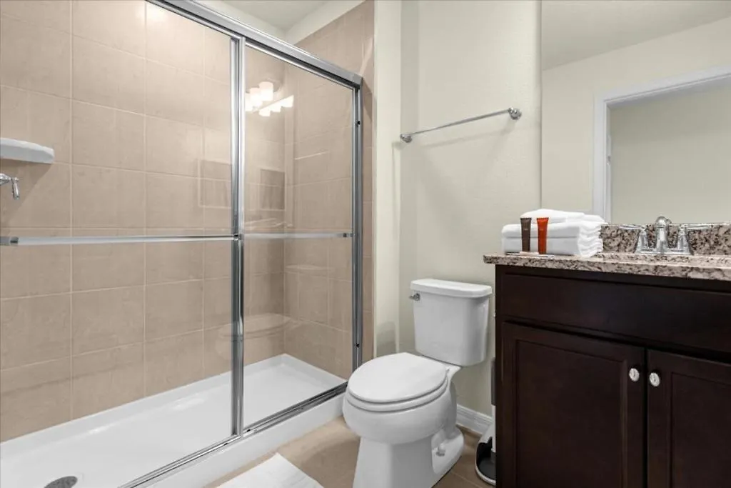 5 Bedroom- 4,5 Bathroom- Windsor Island 3822La ダベンポート