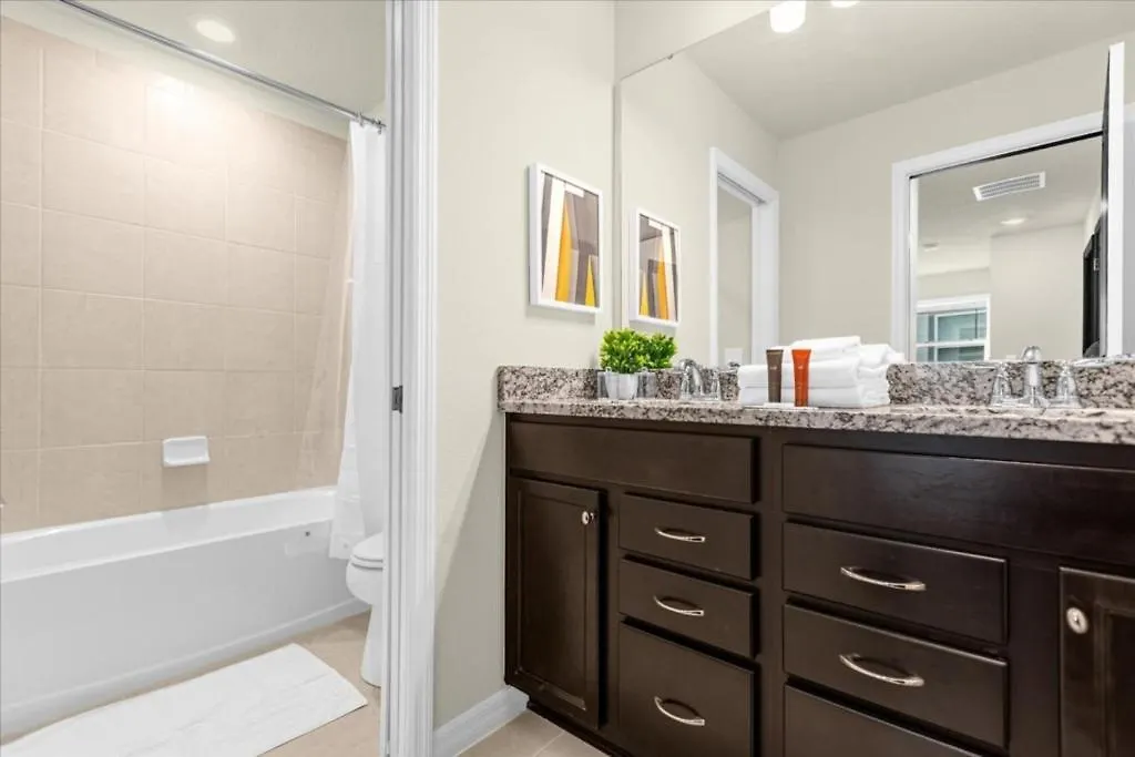5 Bedroom- 4,5 Bathroom- Windsor Island 3822La ダベンポート 別荘