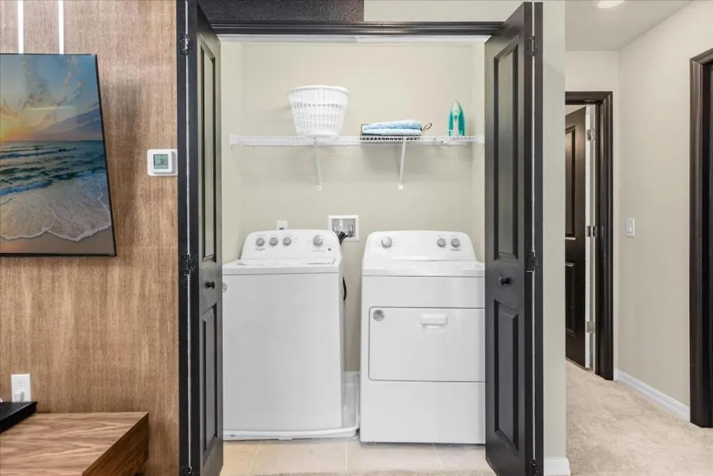 5 Bedroom- 4,5 Bathroom- Windsor Island 3822La ダベンポート